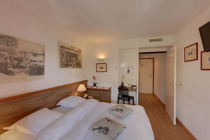 Room 10 of 65