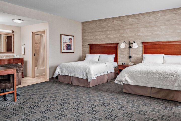 2 Queen Beds (3 of 6)