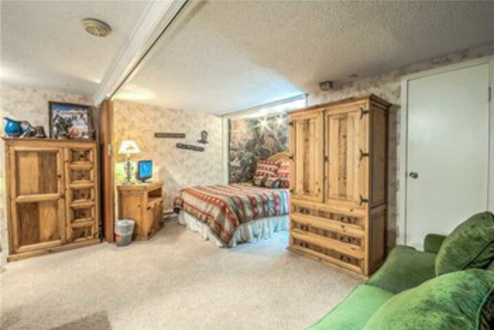 Room 30 of 32