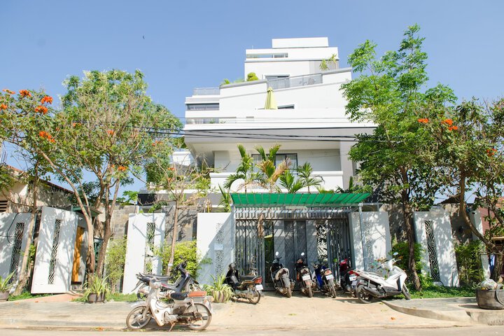 Hotel 66 of 74