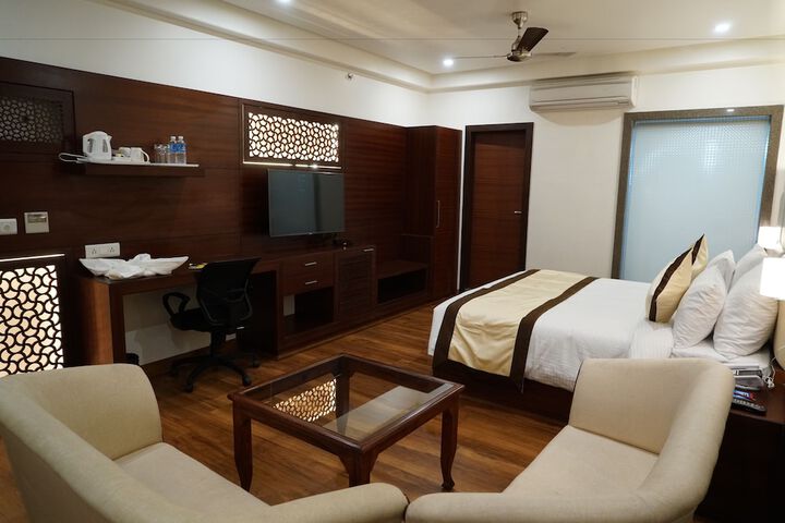 Room 6 of 38