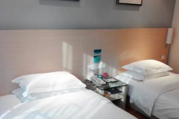 Room 8 of 41