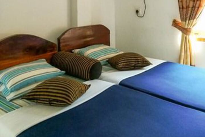 Room 5 of 16