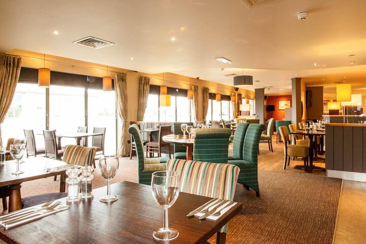 Dining 24 of 31