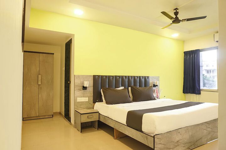 Room 17 of 37