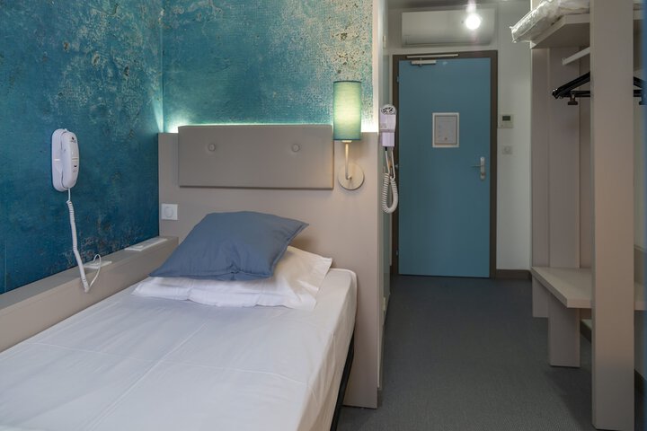 Room 50 of 112