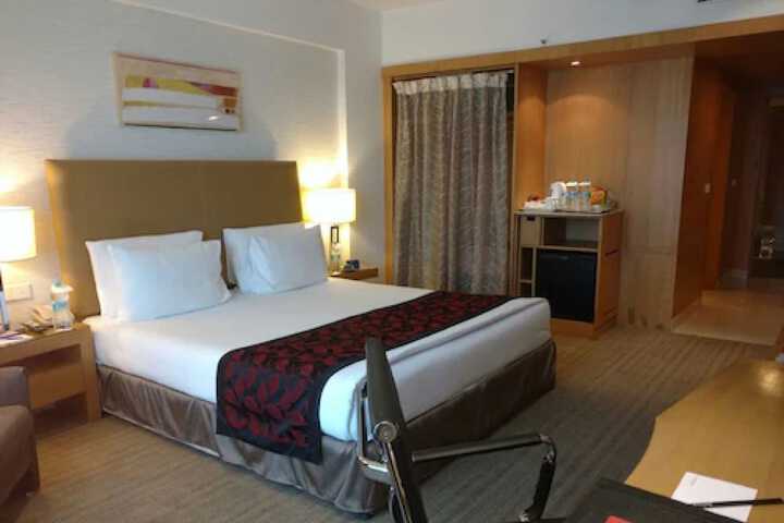 Room 10 of 132