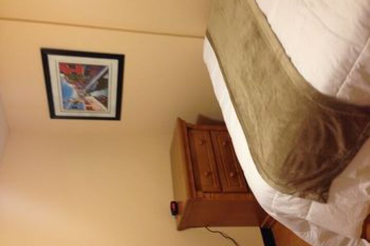 Room 8 of 18