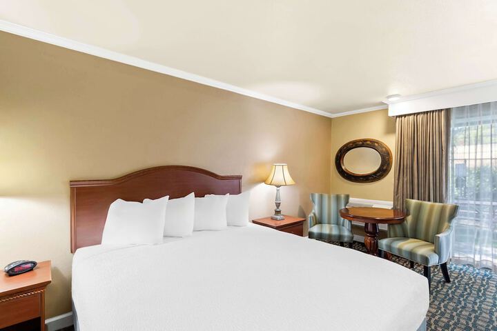 Room 4 of 34