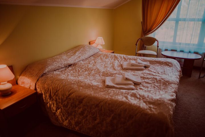 Room 12 of 90