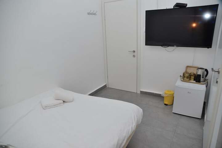 Room 3 of 27