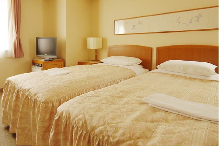 Room 4 of 40