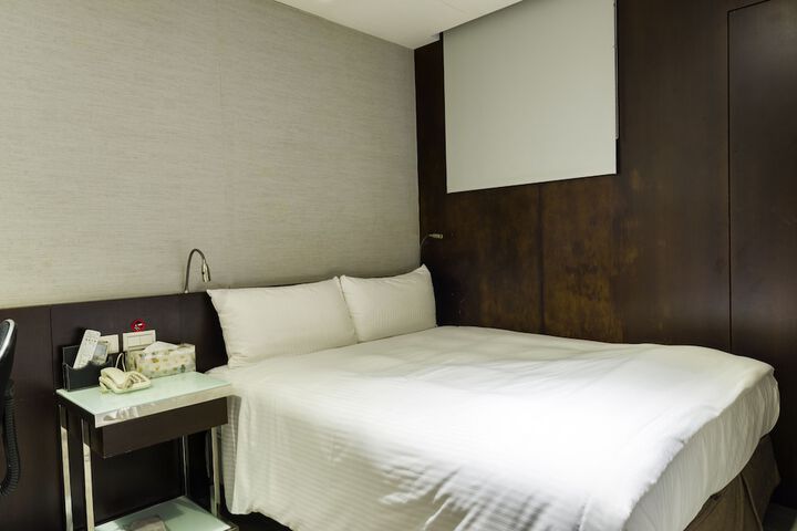 Room 8 of 20