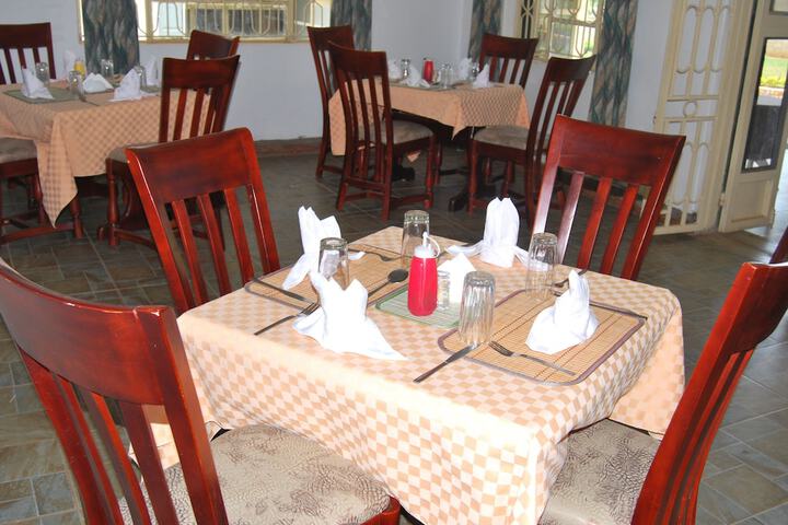 Dining 25 of 86