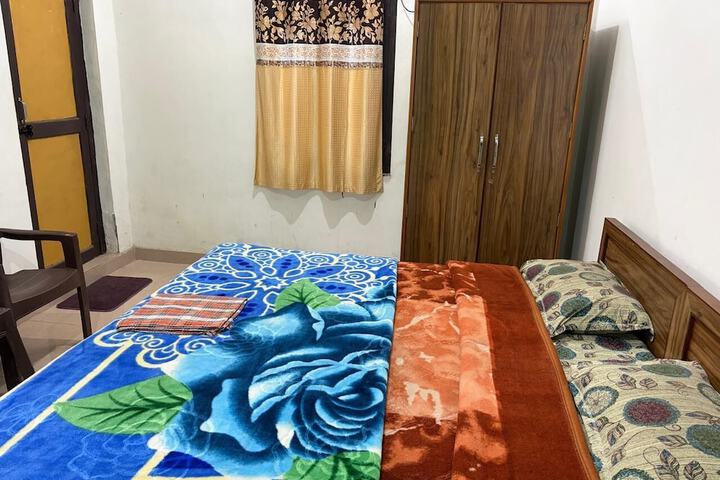Room 4 of 20
