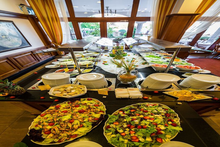 Dining 100 of 173