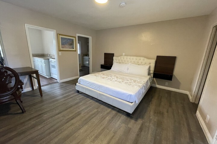 Room 7 of 90