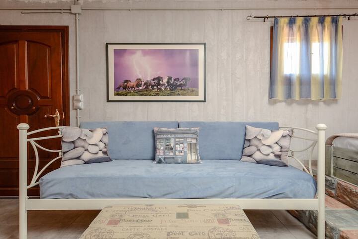 Room 34 of 90