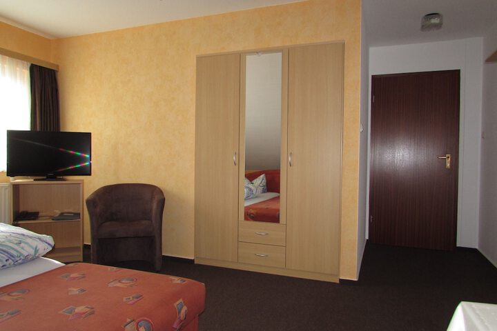 Room 7 of 65