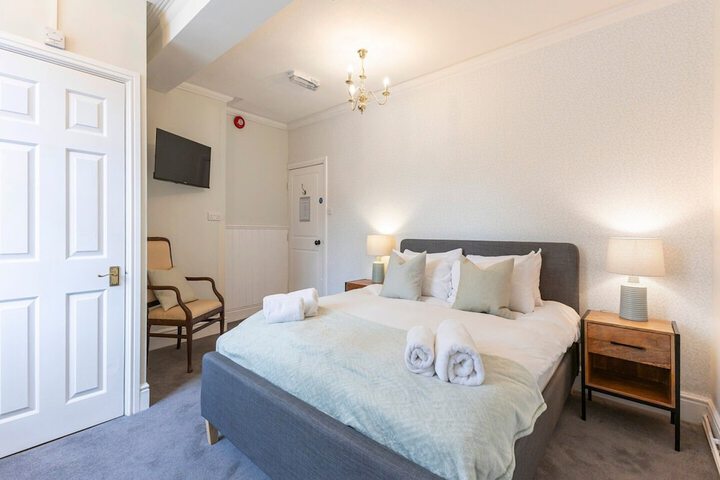 Room 2 of 34