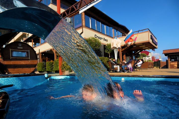Hotel Pool