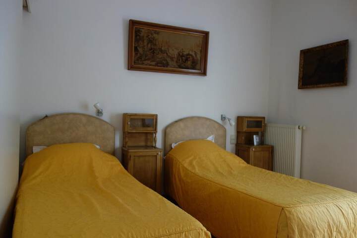Room 11 of 60