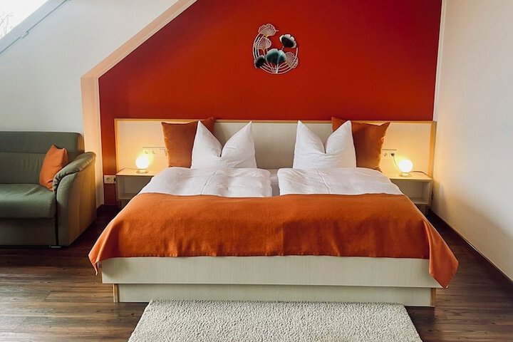 Room 4 of 28