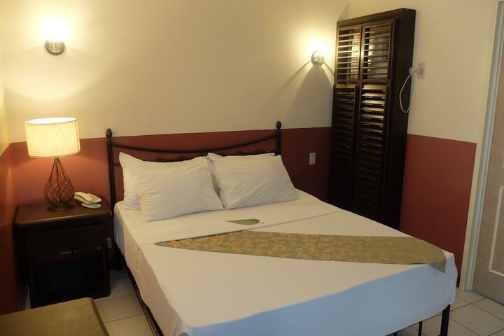 Room 4 of 114