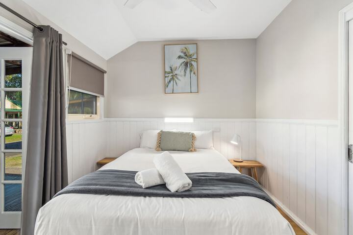 Room 12 of 185