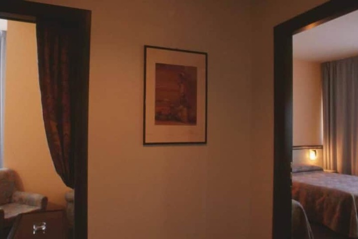 Room 8 of 10