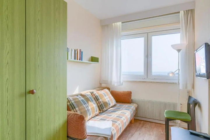 Room 6 of 19