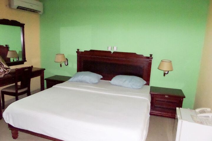 Room 4 of 13