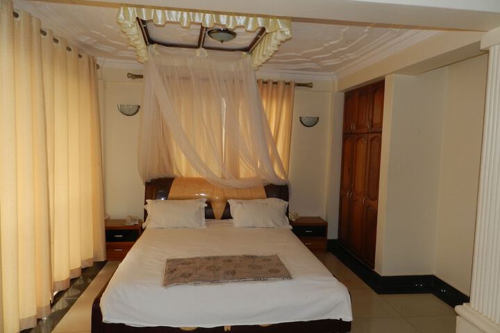 Room 12 of 26