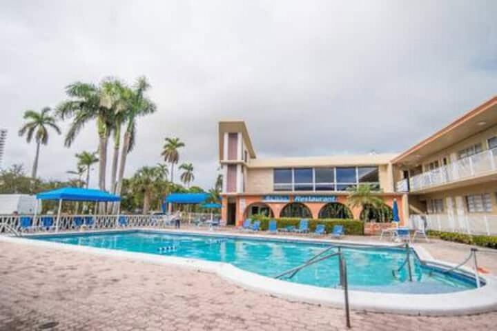 Exterior of Studio Pool Near Beach Shops Wifi