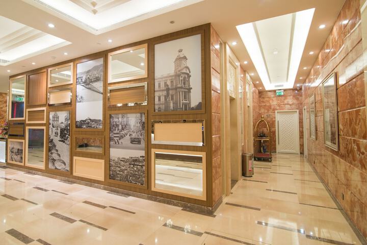 Ballroom/Hall 61 of 66