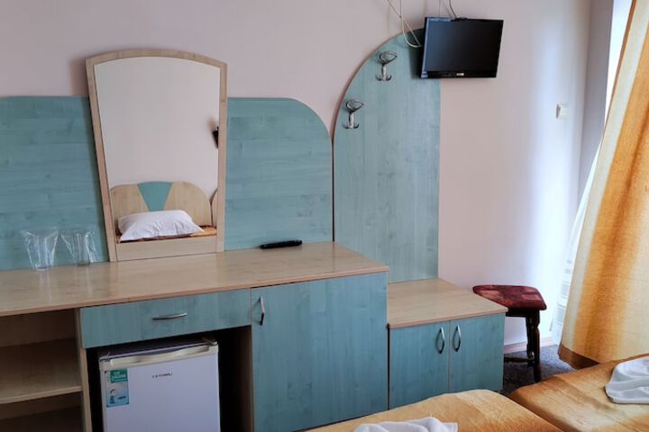 Room 7 of 13