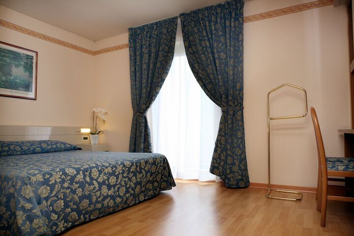 Room 7 of 42