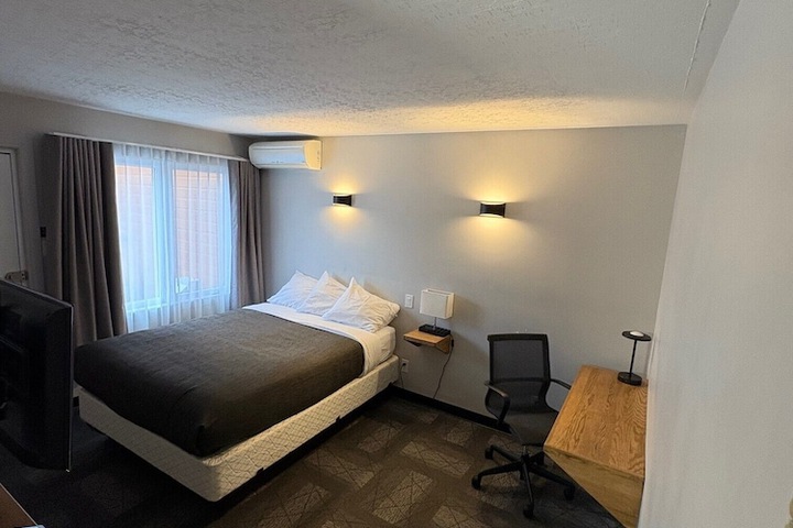 Room 3 of 9