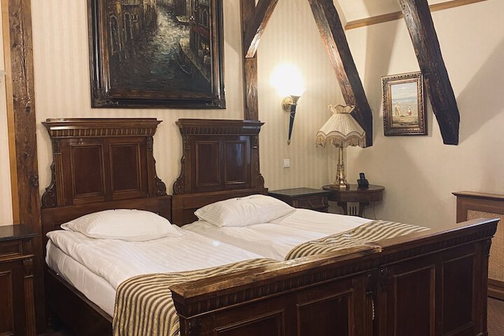 Room 18 of 42