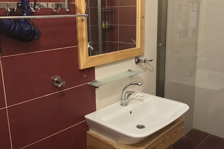 Room 8 of 17