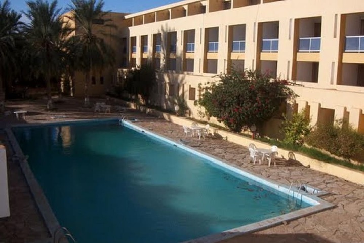 Pool 21 of 32