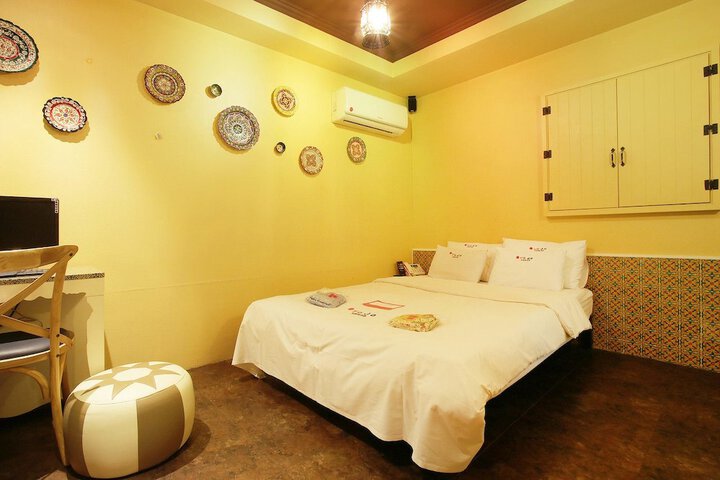 Room 2 of 11