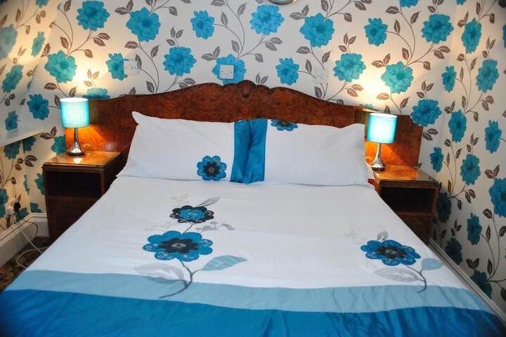 Room 5 of 25