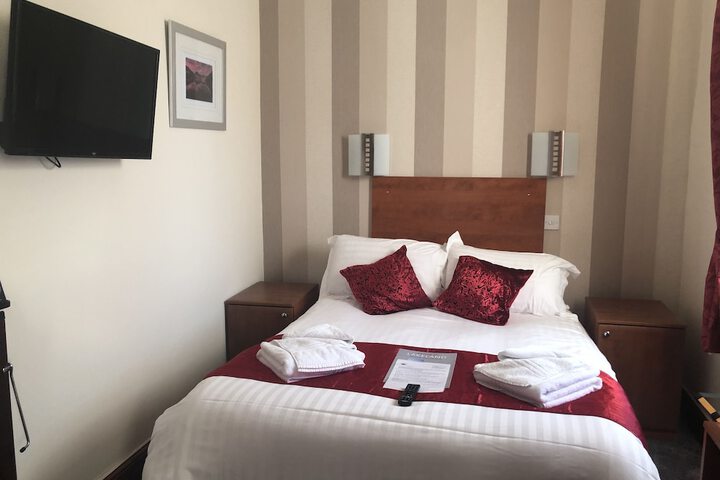 Room 6 of 11