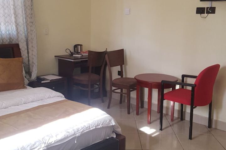 Room 10 of 32