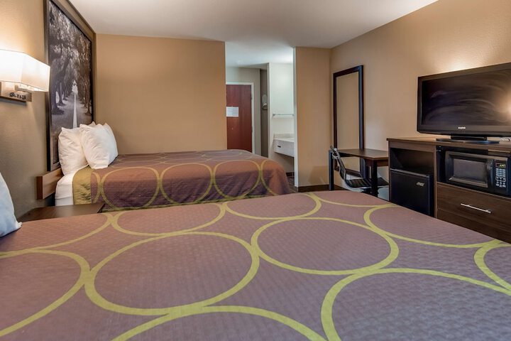 Room 10 of 28