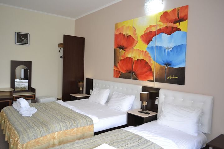 Room 6 of 33