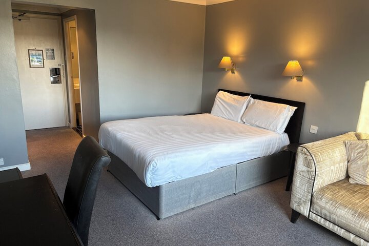 Room 12 of 50