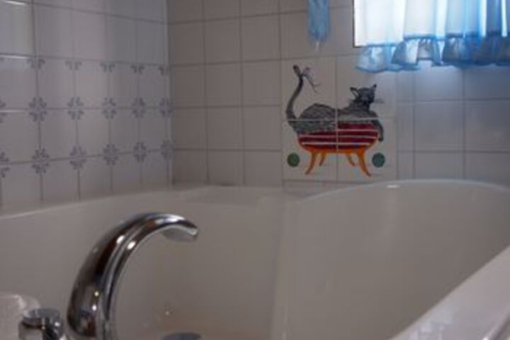 Room 4 of 64
