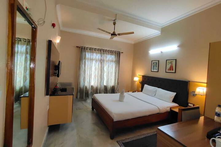 Room 8 of 23